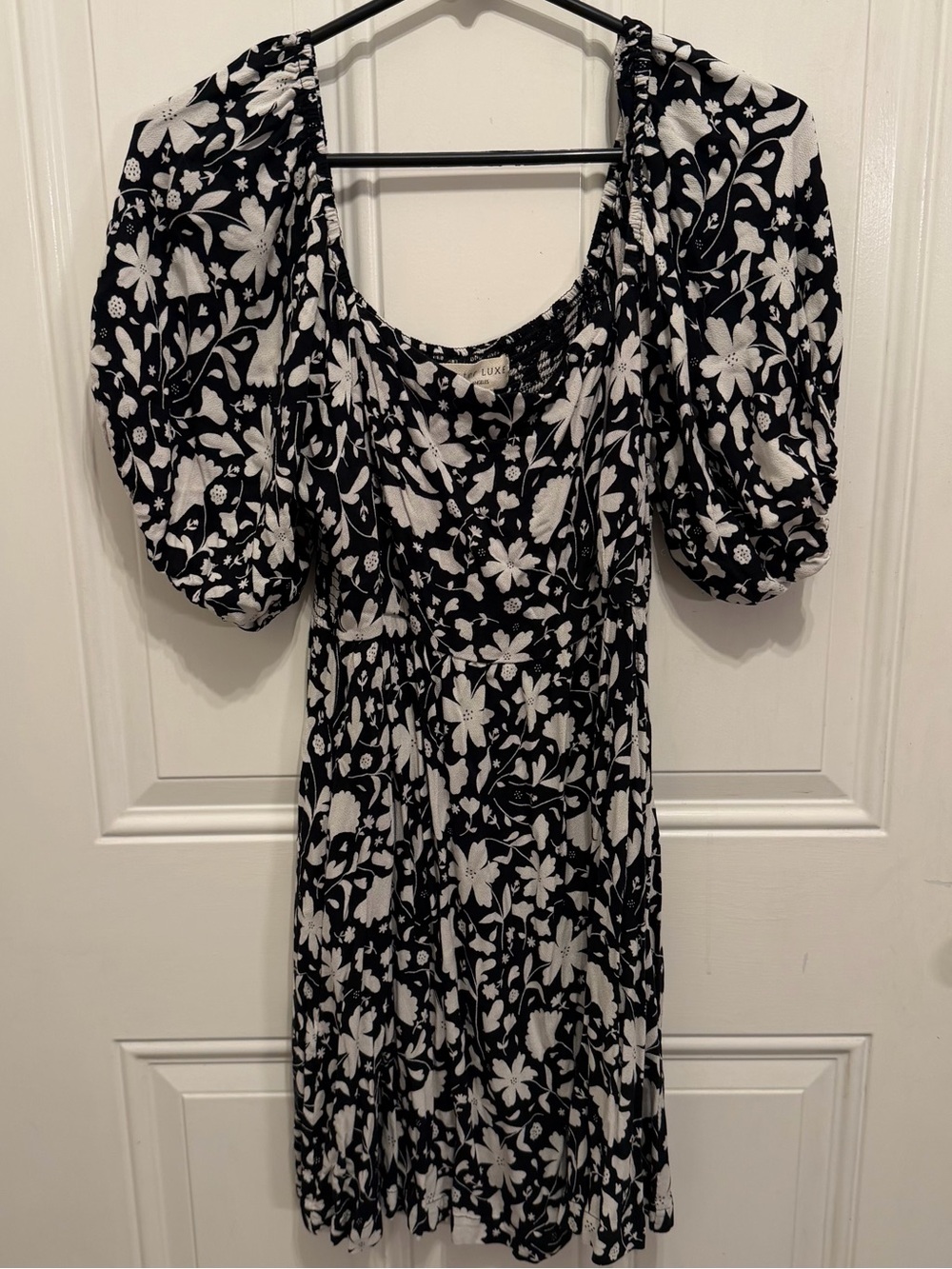Black & White Floral Puff-Sleeve Dress - Casual Women's Dress